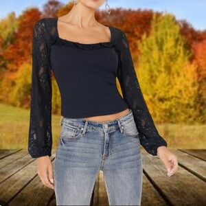 NWT Shyanne M navy lace & ribbed top